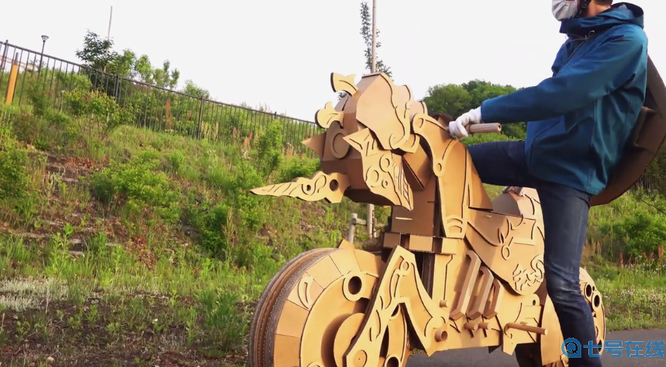 高玩展示全纸壳制塞尔达零式摩托 酷炫还原还可骑乘