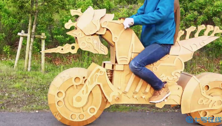 高玩展示全纸壳制塞尔达零式摩托 酷炫还原还可骑乘