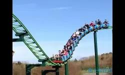 过山车之星游客被困在公园 过山车之星大门入口