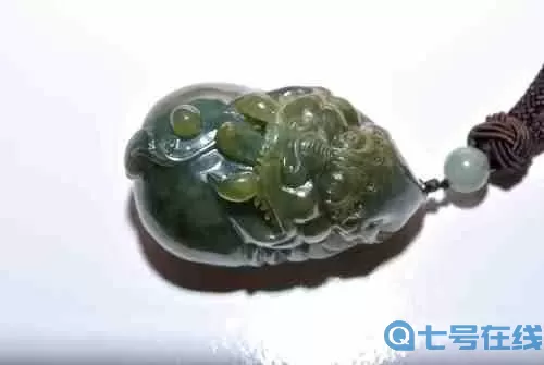 翡翠大师黑卡是什么意思？翡翠黑卡证书价值