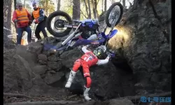 极限摩托vs越野摩托 极限摩托车无限金币版