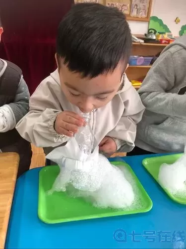 泡泡龙科学小实验图片 科学有趣的泡泡龙