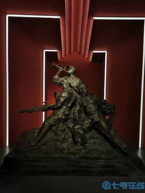 横扫千军如席卷描述的是第几次围剿？红军共进行了几次反围剿？