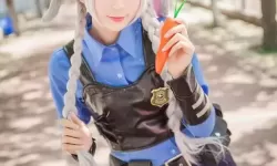 李叔叔和王叔叔共同开了一家店，揭示商业合作的重要性