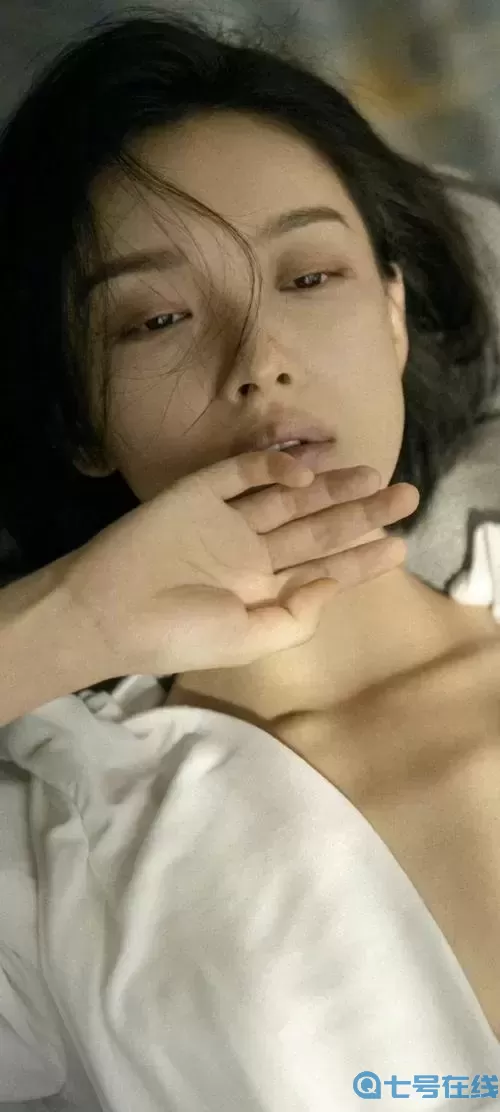 伽罗太华躺在床上下面还流东西