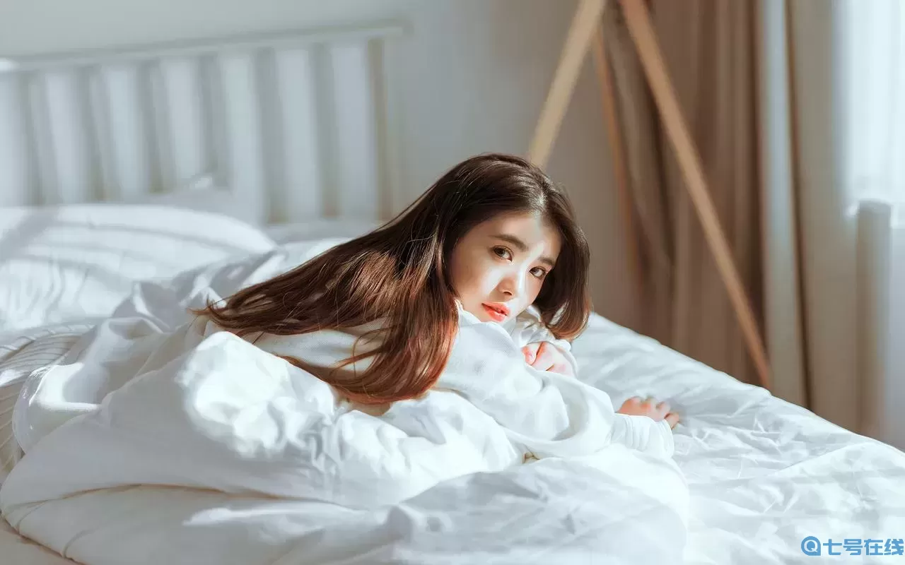 伽罗躺床流白色分泌物图片