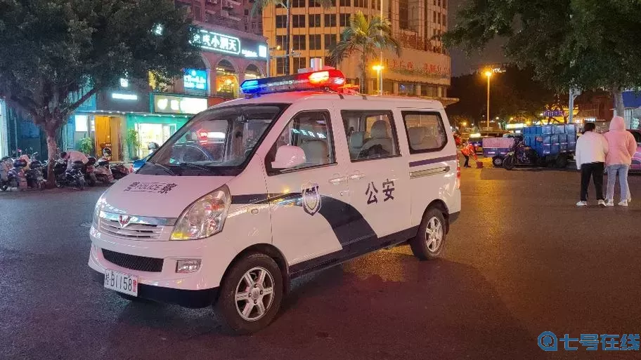 城市小英雄警车