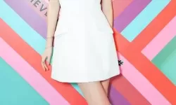 连衣裙妈妈在沙发午睡的慵懒下午