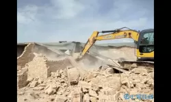 小小村长如何拆除建筑