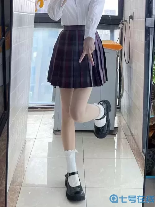 每当我看她jk慢慢脱离裤腿